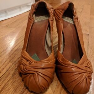 Vintage style burnt orange pump heel from Bergdorf